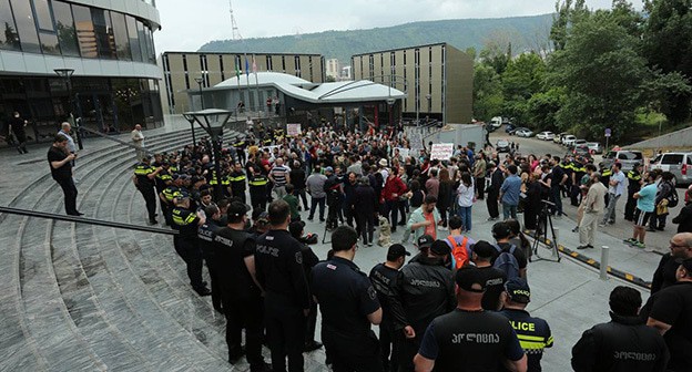 Участники протестов в Чиатуре. 29 апреля 2025 гола. Фото: "Новости Грузии" https://www.newsgeorgia.ge/ Участники протестов в Чиатуре. 29 апреля 2025 гола. Фото: "Новости Грузии" https://www.newsgeorgia.ge/