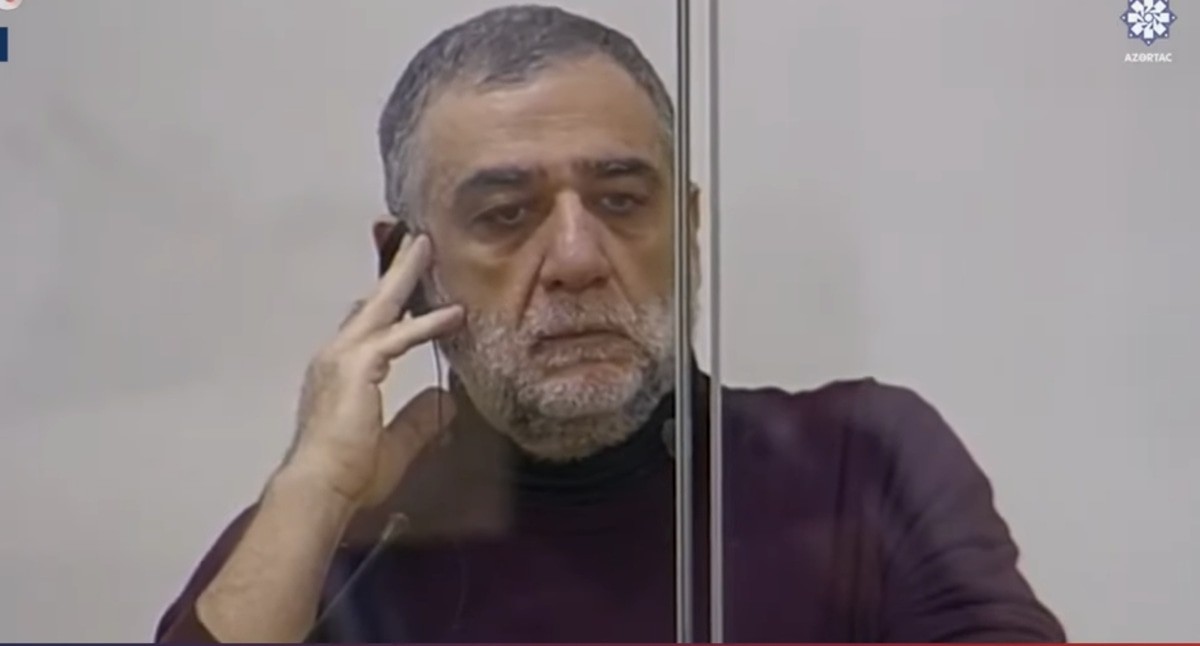 Рубен Варданян в суде. Кадр видеосюжета Baku TV
/ YouTube
Рубен Варданян в суде. Кадр видеосюжета Baku TV
/ YouTube
