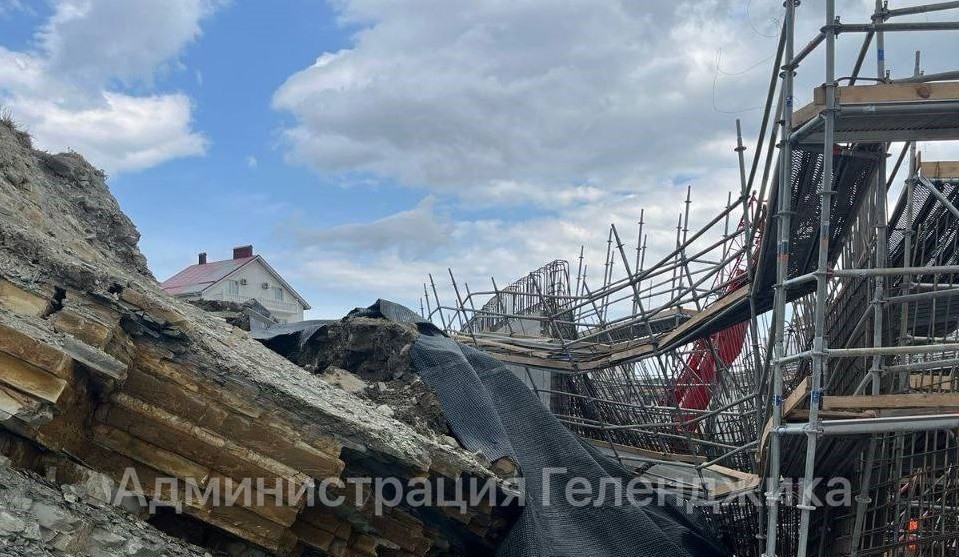 Обвал грунта в Геленджике. Скриншот публикации в телеграм-канале администрации города https://t.me/adm_gelen/20250 Обвал грунта в Геленджике. Скриншот публикации в телеграм-канале администрации города https://t.me/adm_gelen/20250