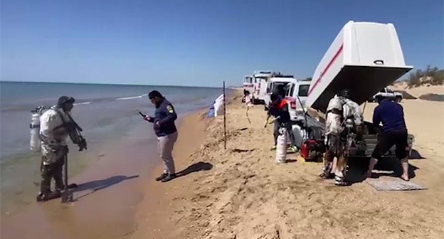 Водолазы из Чечни привлечены к уборке мазута в Анапе. 5 мая 2025 г. Скриншот видео https://t.me/groznyinform/48506 Водолазы из Чечни привлечены к уборке мазута в Анапе. 5 мая 2025 г. Скриншот видео https://t.me/groznyinform/48506
