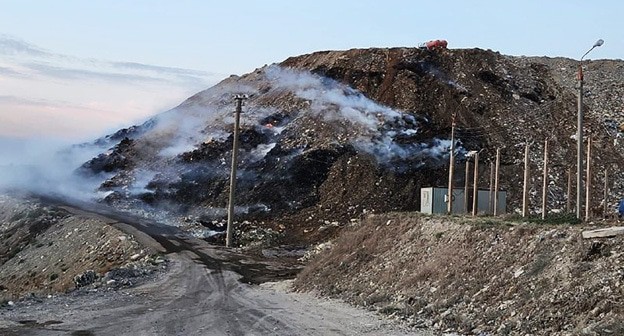 Пожар мусорного полигона на горе Щелба в Новороссийске. Фото: t.me/yamenskov_aleksandr_ivanovich Пожар мусорного полигона на горе Щелба в Новороссийске. Фото: t.me/yamenskov_aleksandr_ivanovich
