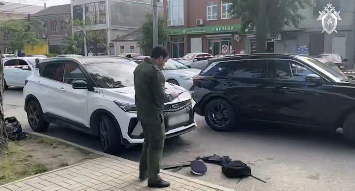 Следователь на месте перестрелки в Махачкале. Кадр оперативного видео Следкома. Следователь на месте перестрелки в Махачкале. Кадр оперативного видео Следкома.
