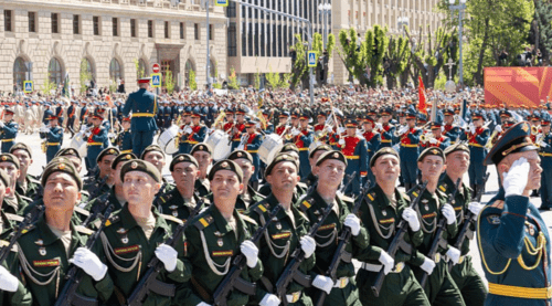 Парад в Волгограде. Скриншот фото из Telegram-канала администрации Волгоградской области от 09.05.25, https://t.me/rgn_34/9059