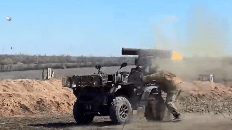 Российский боец. Стоп-кадр видео Минобороны России от 18.05.25, https://t.me/mod_russia/52859. Российский боец. Стоп-кадр видео Минобороны России от 18.05.25, https://t.me/mod_russia/52859.