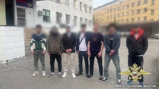 Участники уличной драки в Махачкале. Скриншот видео МВД по Республике Дагестан Участники уличной драки в Махачкале. Скриншот видео МВД по Республике Дагестан