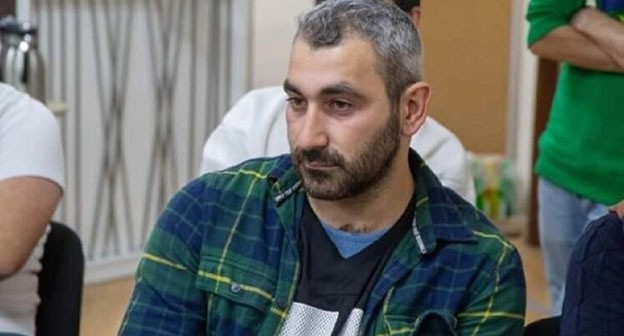 Айхан Исрафилов. Фото meydan.tv https://www.4/ru/article/profsoyuznyj-aktivist-ajhan-israfilov-prigovoren-k-3-godam-lisheniya-svobody/7 Айхан Исрафилов. Фото meydan.tv https://www.4/ru/article/profsoyuznyj-aktivist-ajhan-israfilov-prigovoren-k-3-godam-lisheniya-svobody/7