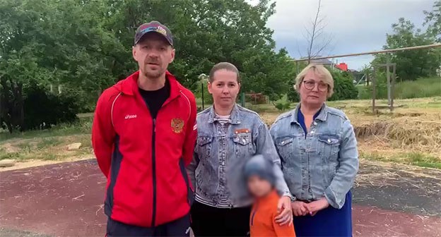 Видеообращение активистов из Воскресенского к мэру Анапы. 30 мая 2025 года. Скриншот видео https://t.me/anapa_post/36580 Видеообращение активистов из Воскресенского к мэру Анапы. 30 мая 2025 года. Скриншот видео https://t.me/anapa_post/36580