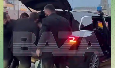 Похищение на Ярославском вокзале. Кадр видео из телеграм-канала BAZA https://t.me/bazabazon/37954 Похищение на Ярославском вокзале. Кадр видео из телеграм-канала BAZA https://t.me/bazabazon/37954