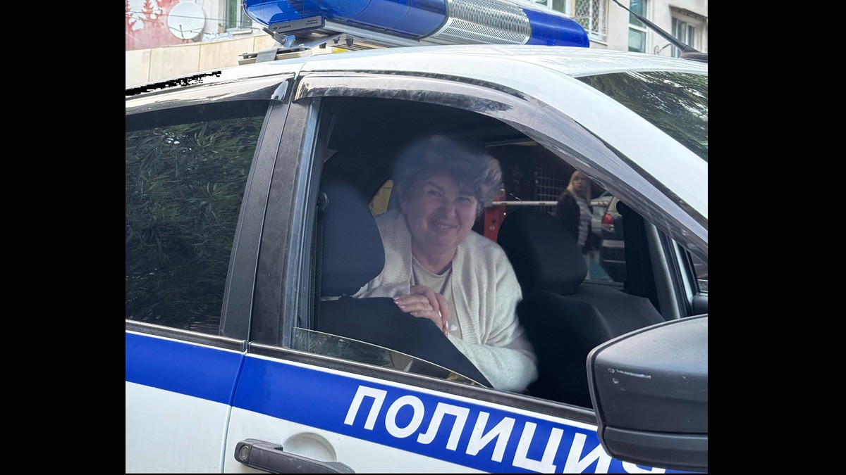 Активистка Татьяна Поливанова в полицейской машине. Фото предоставлено сыном Поливановой Активистка Татьяна Поливанова в полицейской машине. Фото предоставлено сыном Поливановой