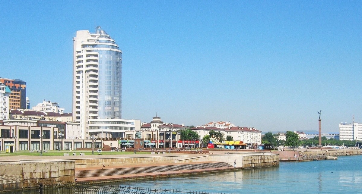 Набережная в Новороссийске. Фото: Георгий Долгопский, CC BY-SA 4.0, https://commons.wikimedia.org/w/index.php?curid=149069335 Набережная в Новороссийске. Фото: Георгий Долгопский, CC BY-SA 4.0, https://commons.wikimedia.org/w/index.php?curid=149069335