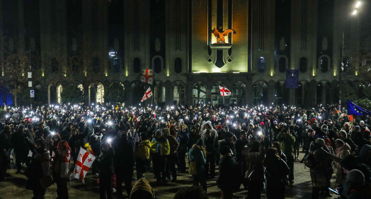 Протестующие у здания парламента Грузии, декабрь 2024 года. Фото Азиза Каримова для "Кавказского узла". 