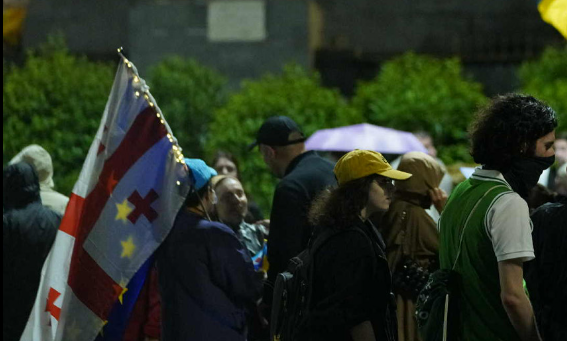 Участники акции у парламента Грузии. Скриншот фото Publika от 14.06.25 https://www.facebook.com/photo/?fbid=1471896674209878&set=a.715406393192247 (деятельность компании Meta, владеющей соцсетью, запрещена в России). Участники акции у парламента Грузии. Скриншот фото Publika от 14.06.25 https://www.facebook.com/photo/?fbid=1471896674209878&set=a.715406393192247 (деятельность компании Meta, владеющей соцсетью, запрещена в России).