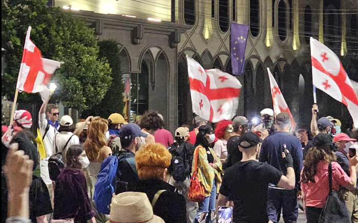 Участники акции у парламента Грузии на 206-й день протестов. Скриншот фото Publika от 21.06.25, https://www.facebook.com/photo/?fbid=1477560863643459&set=a.715406393192247 (деятельность компании Meta, владеющей соцсетью, запрещена в России) Участники акции у парламента Грузии на 206-й день протестов. Скриншот фото Publika от 21.06.25, https://www.facebook.com/photo/?fbid=1477560863643459&set=a.715406393192247 (деятельность компании Meta, владеющей соцсетью, запрещена в России)