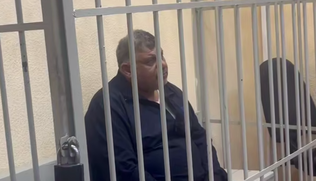 Камал Сафаров в суде. Стоп-кадр видео "Коммерсант Урал" от 02.07.25, https://t.me/kommersantural/14577. Камал Сафаров в суде. Стоп-кадр видео "Коммерсант Урал" от 02.07.25, https://t.me/kommersantural/14577.