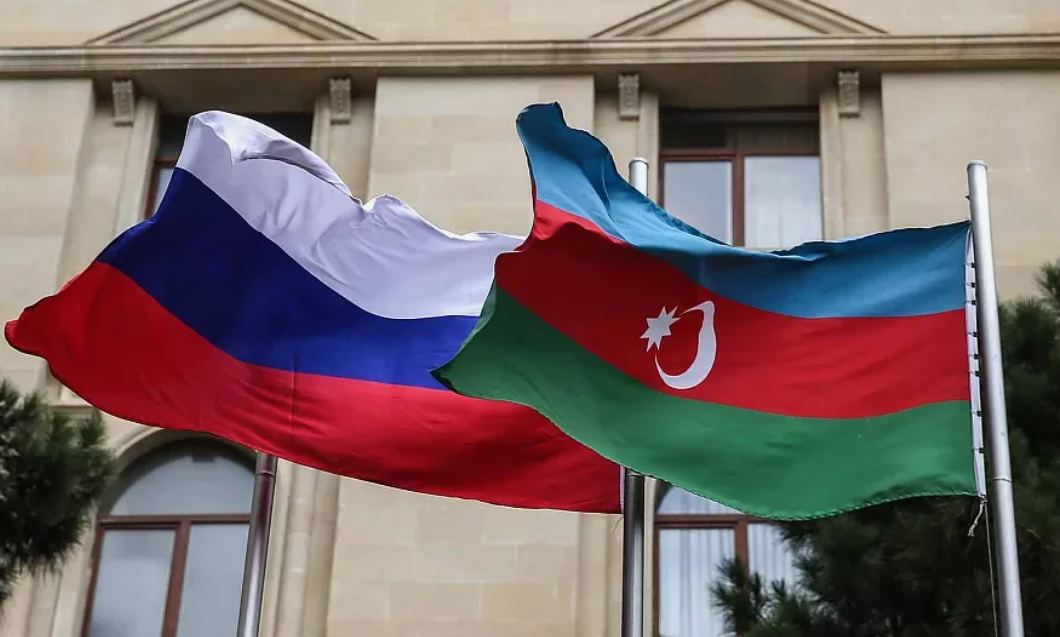 Флаги России и Азербайджана. Скриншот фото https://национальныепроекты.рф/news/volgogradskuyu-oblast-posetila-delegatsiya-iz-azerbaydzhana/. Флаги России и Азербайджана. Скриншот фото https://национальныепроекты.рф/news/volgogradskuyu-oblast-posetila-delegatsiya-iz-azerbaydzhana/.