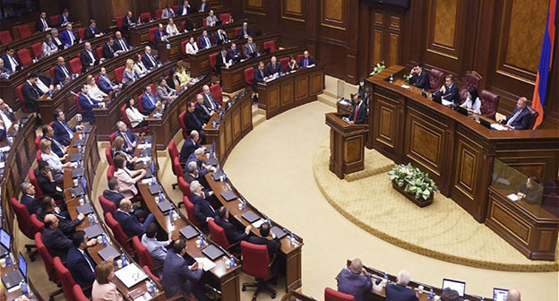 Заседание парламента Армении. Фото: Report https://report.az/ru/v-regione/parlament-armenii-prinyal-v-pervom-chtenii-proekt-o-nacionalizacii-elsetej/ Заседание парламента Армении. Фото: Report https://report.az/ru/v-regione/parlament-armenii-prinyal-v-pervom-chtenii-proekt-o-nacionalizacii-elsetej/