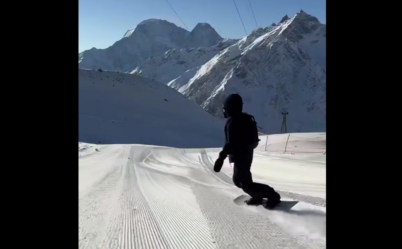 Спуск с Эльбруса. Стоп-кадр видео из Telegram-канала курорта от 06.07.25, https://t.me/elbrusresort/7659 Спуск с Эльбруса. Стоп-кадр видео из Telegram-канала курорта от 06.07.25, https://t.me/elbrusresort/7659