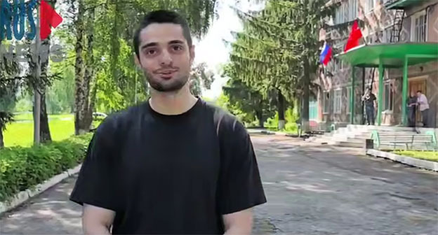 Сайд-Мухаммад Джумаев. 17 июля 2025 г. Скриншот видео https://t.me/rusnews/72772 Сайд-Мухаммад Джумаев. 17 июля 2025 г. Скриншот видео https://t.me/rusnews/72772