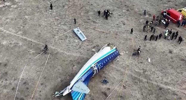 Крушение самолета AZAL. Скриншот видео https://www.youtube.com/watch?v=UHTjFEACL_c