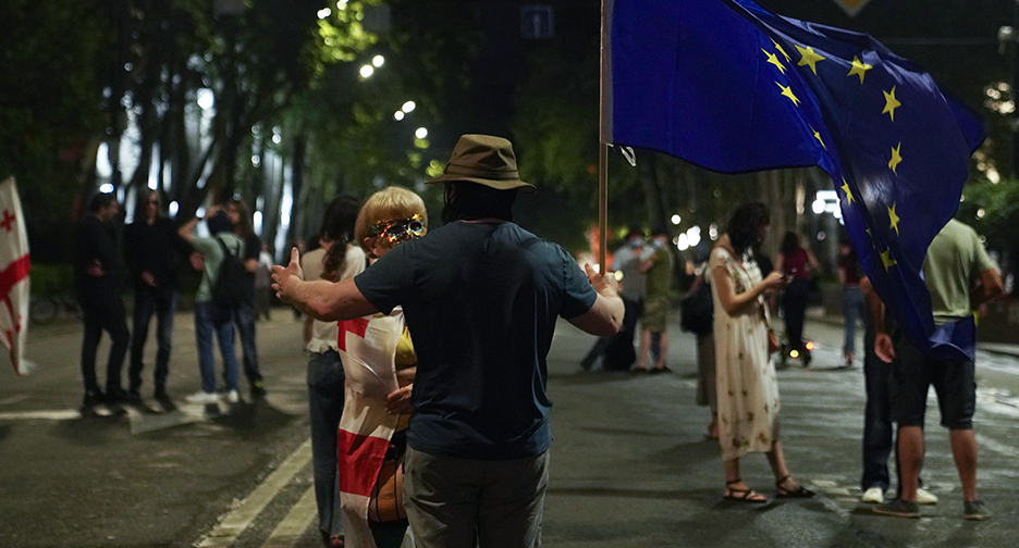 Протестующие на проспекте Руставели в Тбилиси. Фото: Keto Mikadze / Publika
Протестующие на проспекте Руставели в Тбилиси. Фото: Keto Mikadze / Publika