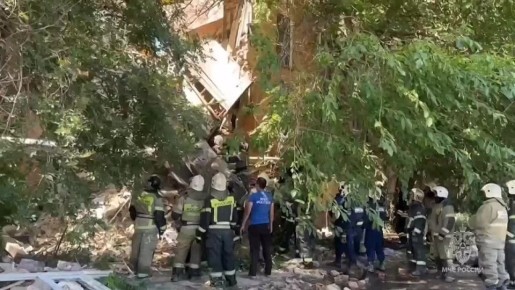 Обрушение подъезда дома в Астрахани. 28 июля 2025 г. Скриншот видео ГУ МЧС России по Астраханской области Обрушение подъезда дома в Астрахани. 28 июля 2025 г. Скриншот видео ГУ МЧС России по Астраханской области