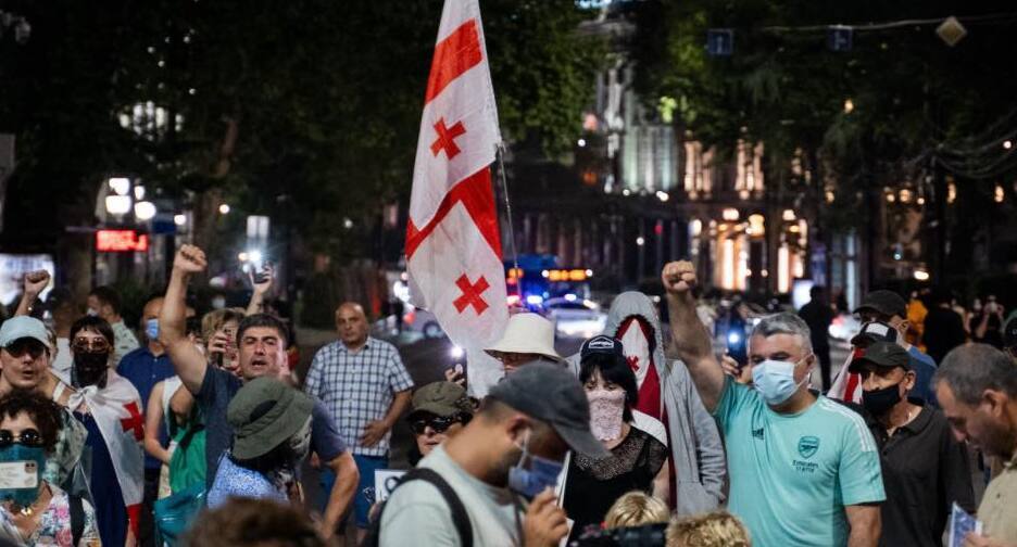 Протестующие на проспекте Руставели. Фото: NEWS.On.ge Протестующие на проспекте Руставели. Фото: NEWS.On.ge