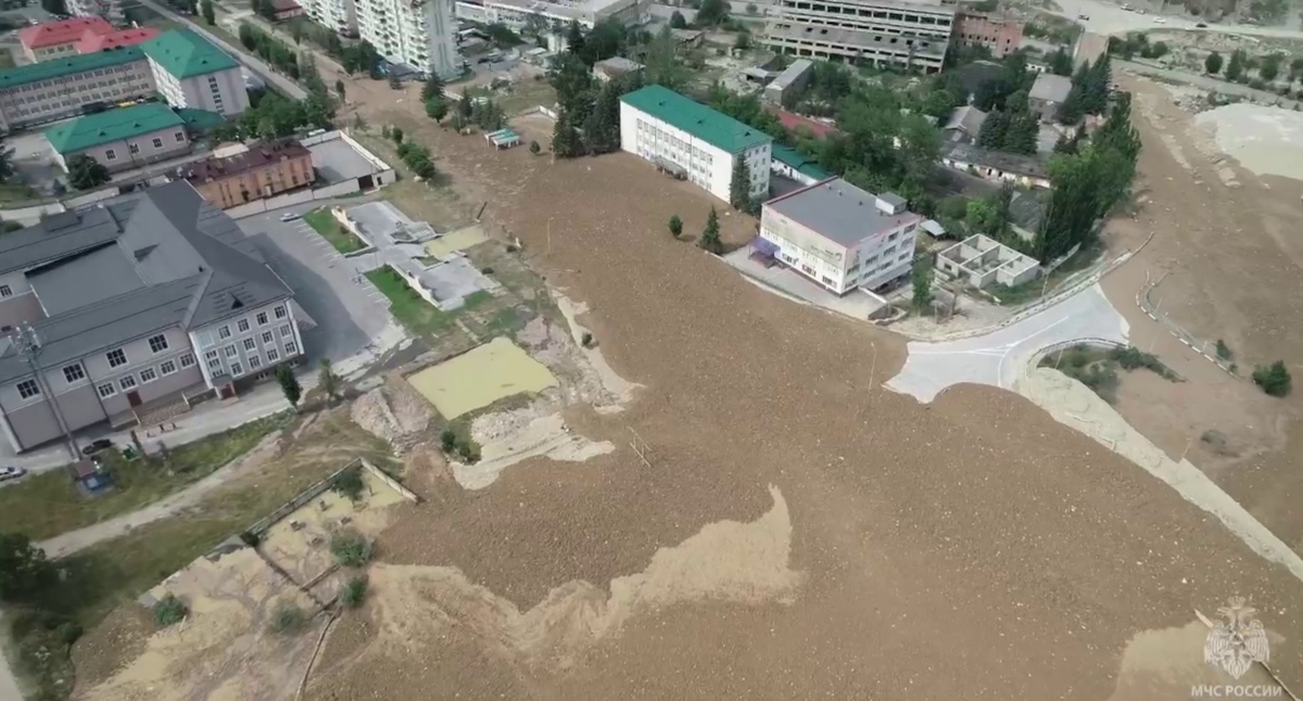 Последствия схода селя в Тырныаузе. Кадр видео МЧС https://t.me/mchskbr/7944 Последствия схода селя в Тырныаузе. Кадр видео МЧС https://t.me/mchskbr/7944