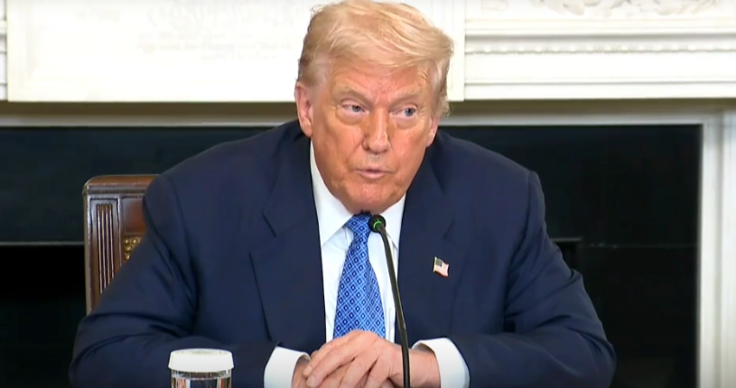 Дональд Трамп на встрече с Николом Пашиняном и Ильхамом Алиевым. Стоп-кадр официальной трансляции Белого дома от 08.08.08. Дональд Трамп на встрече с Николом Пашиняном и Ильхамом Алиевым. Стоп-кадр официальной трансляции Белого дома от 08.08.08.