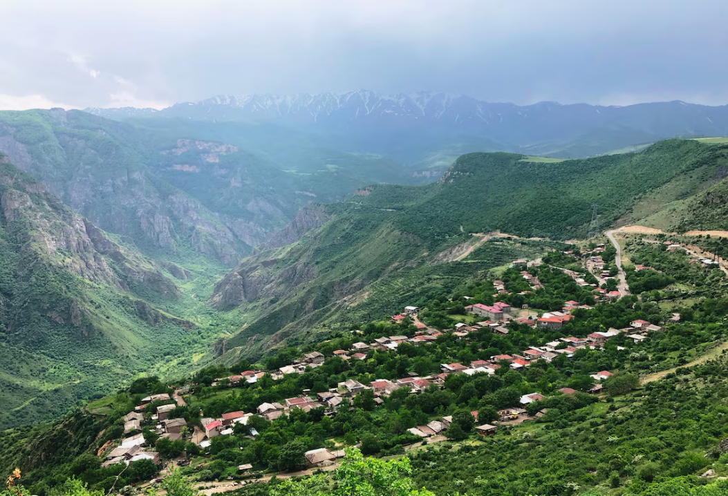 Сюникская область Армении, село Халидзор. Скриншот фото https://ru.wikipedia.org/wiki/Файл:Halidzor_from_Wings_of_Tatev_4.jpg?utm_medium=organic&utm_source=yandexsmartcamera Сюникская область Армении, село Халидзор. Скриншот фото https://ru.wikipedia.org/wiki/Файл:Halidzor_from_Wings_of_Tatev_4.jpg?utm_medium=organic&utm_source=yandexsmartcamera