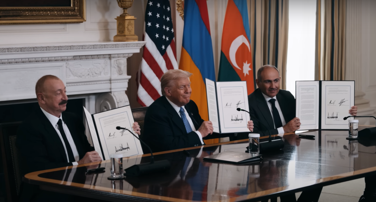 Подписание декларации 08.08.2025. Кадр официальной трансляции Белого дома The White House . YouTube Подписание декларации 08.08.2025. Кадр официальной трансляции Белого дома The White House . YouTube