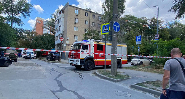 На месте атаки в Ростове-на-Дону. 14 августа 2025 г. Фото: https://www.1rnd.ru/ На месте атаки в Ростове-на-Дону. 14 августа 2025 г. Фото: https://www.1rnd.ru/