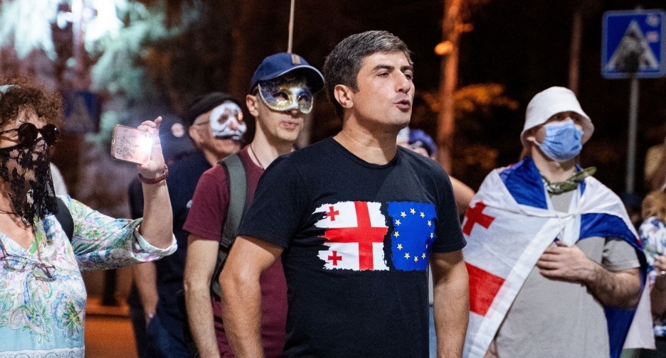 Протестующие на проспекте Руставели. Фото: NEWS.On.ge Протестующие на проспекте Руставели. Фото: NEWS.On.ge
