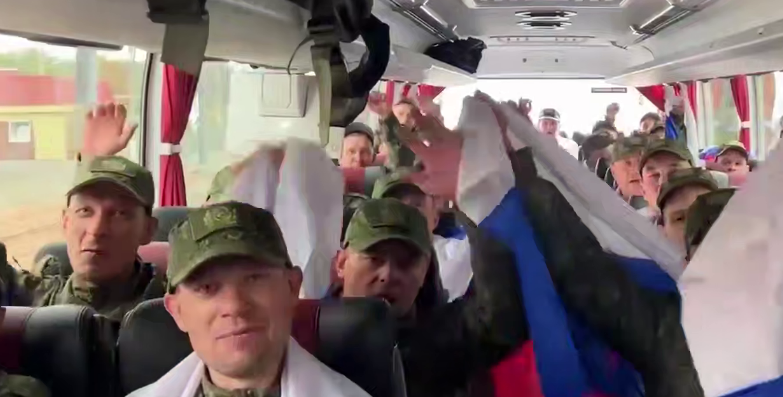 Российские военные в автобусе. Стоп-кадр видео Минобороны России от 24.08.25, https://t.me/mod_russia/55849 Российские военные в автобусе. Стоп-кадр видео Минобороны России от 24.08.25, https://t.me/mod_russia/55849
