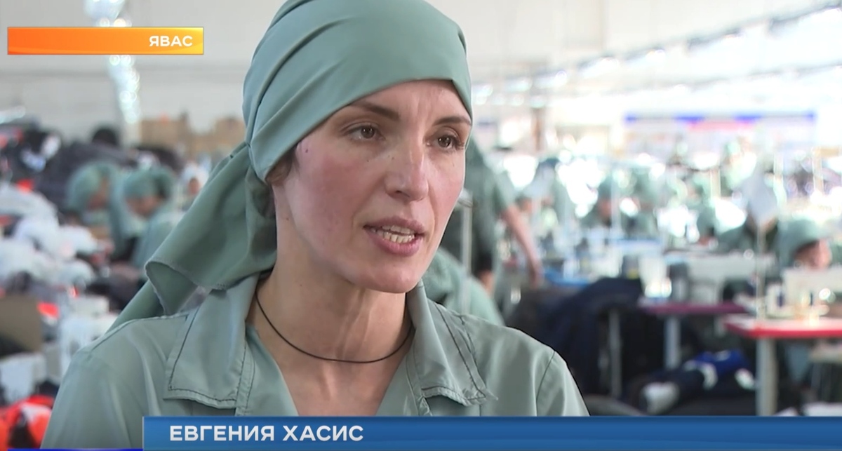 Евгения Хасис в колонии. Кадр видео "10 канал | Мордовия 24" https://rutube.ru/video/81b9f20102024049efc070ceeea5ce86/ Евгения Хасис в колонии. Кадр видео "10 канал | Мордовия 24" https://rutube.ru/video/81b9f20102024049efc070ceeea5ce86/
