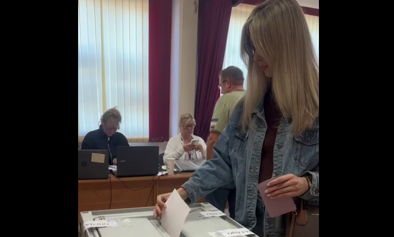 Голосование на выборах. Стоп-кадр видео избиркома Ростовской области от 13.09.25, https://t.me/ikro61/1903 Голосование на выборах. Стоп-кадр видео избиркома Ростовской области от 13.09.25, https://t.me/ikro61/1903