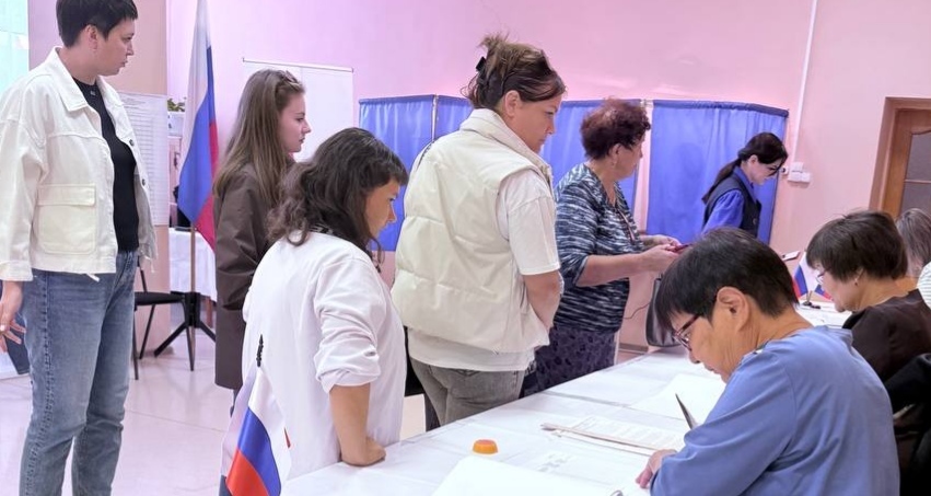 Люди на избирательном участке. Фото: избирком Астраханской области https://t.me/Izbirkom30/6633 Люди на избирательном участке. Фото: избирком Астраханской области https://t.me/Izbirkom30/6633