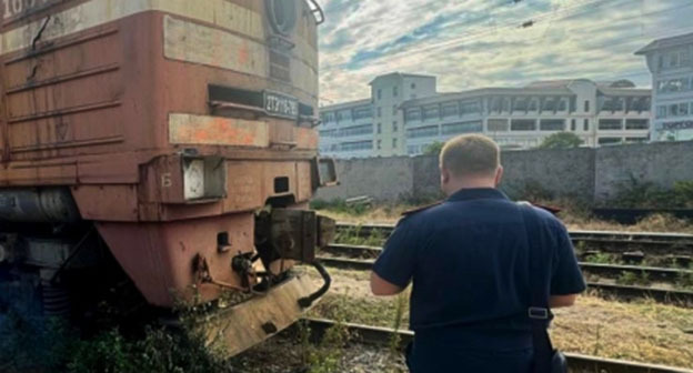Cотрудник силовых структур на месте расследования. Фото: https://zmsut.sledcom.ru/news/item/2018682/ Cотрудник силовых структур на месте расследования. Фото: https://zmsut.sledcom.ru/news/item/2018682/