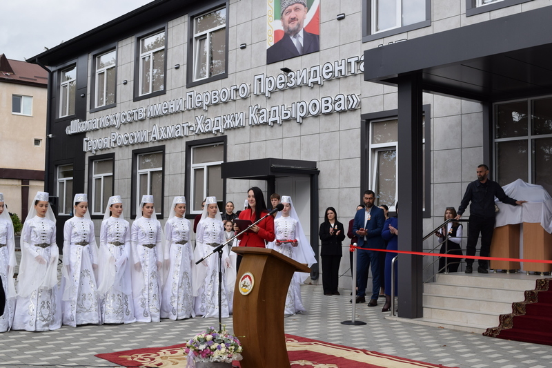 Открытие школы имени Кадырова в Цхинвале. Фото: пресс-служба президента Южной Осетии / presidentruo.org Открытие школы имени Кадырова в Цхинвале. Фото: пресс-служба президента Южной Осетии / presidentruo.org