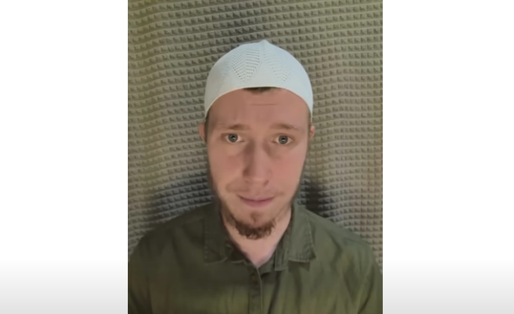 Мансур Гнеев. Стоп-кадр видео из его YouTube-канала https://www.youtube.com/@Mansur-Gneev-/videos. Мансур Гнеев. Стоп-кадр видео из его YouTube-канала https://www.youtube.com/@Mansur-Gneev-/videos.