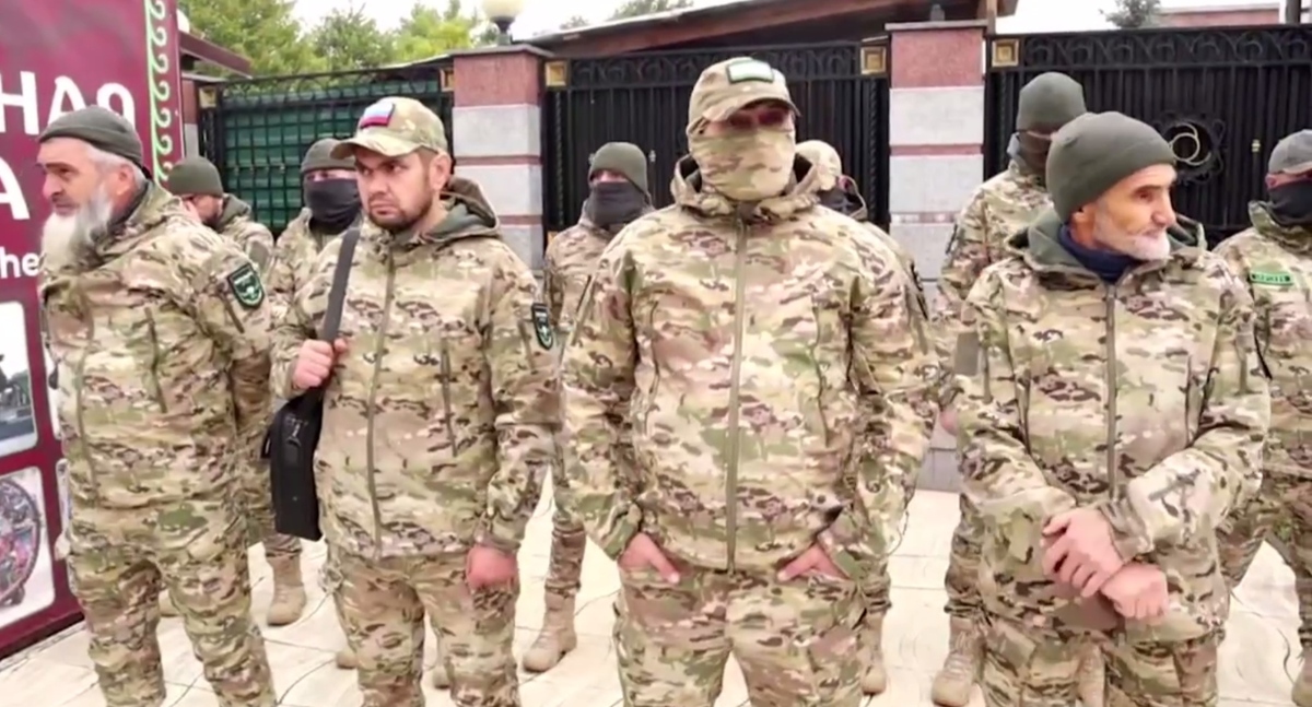 Бойцы интернационального батальона "Эрзи". Кадр видео из телеграм-канала Махмуда-Али Калиматова https://t.me/MAKalimatovvv/9821 Бойцы интернационального батальона "Эрзи". Кадр видео из телеграм-канала Махмуда-Али Калиматова https://t.me/MAKalimatovvv/9821