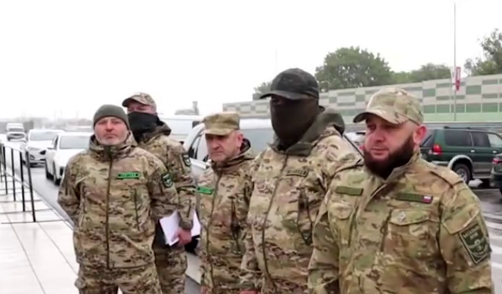 Бойцы из батальона "Эрзи". Стоп-кадр видео из Telegram-канала Махмуд-Али Калиматова от 30.09.25, https://t.me/MAKalimatovvv/9821. Бойцы из батальона "Эрзи". Стоп-кадр видео из Telegram-канала Махмуд-Али Калиматова от 30.09.25, https://t.me/MAKalimatovvv/9821.