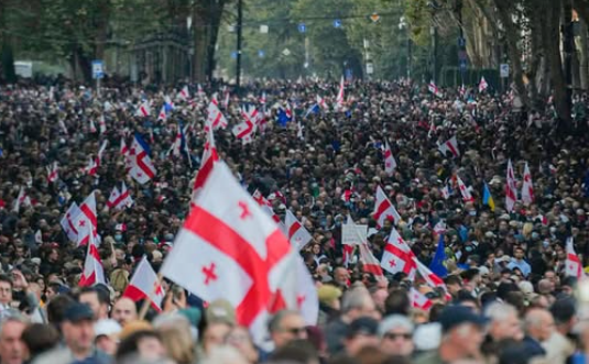 Обстановка на площади Свободы. Скриншот фото Publika от 04.10.25 Обстановка на площади Свободы. Скриншот фото Publika от 04.10.25