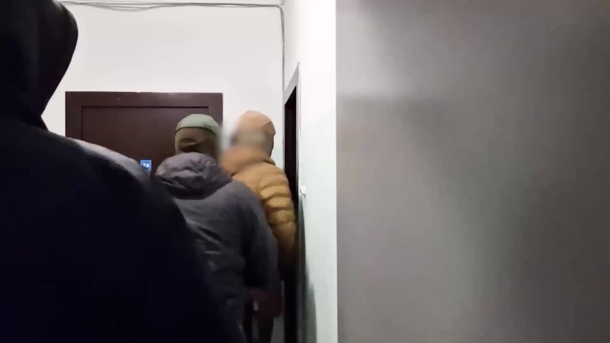 Задержание подозреваемого в подготовке теракта в синагоге Пятигорска. 6 октября 2025 г. Скриншот видео ФСБ России Задержание подозреваемого в подготовке теракта в синагоге Пятигорска. 6 октября 2025 г. Скриншот видео ФСБ России