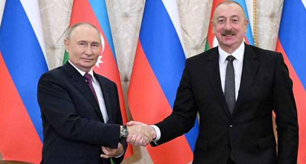 Ильхам Алиев (справа) и Владимир Путин. Фото: https://haqqin.az/news/362234 Ильхам Алиев (справа) и Владимир Путин. Фото: https://haqqin.az/news/362234