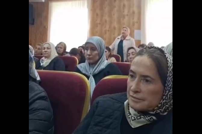 Участницы встречи в Наурской. Стоп-кадр видео "Многонационал" от 09.10.25, https://t.me/mnogonazi/27123