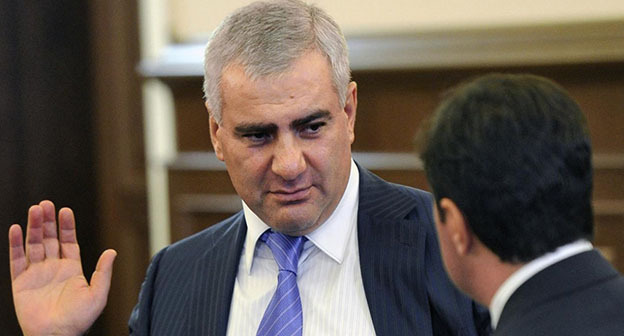 Samvel Karapetyan. Photo: APA https://ru.apa.az/strani-snq/samvelu-karapetyanu-predyavleno-novoe-obvinenie-obnovleno-624056 Samvel Karapetyan. Photo: APA https://ru.apa.az/strani-snq/samvelu-karapetyanu-predyavleno-novoe-obvinenie-obnovleno-624056