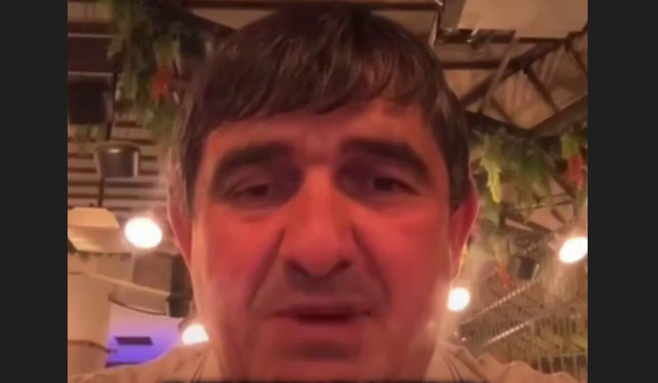 Асланбек Ахметханов. Стоп-кадр видео из Telegram-канала ("Кавказский узел" может сообщить название по запросу) от 07.10.25. Асланбек Ахметханов. Стоп-кадр видео из Telegram-канала ("Кавказский узел" может сообщить название по запросу) от 07.10.25.