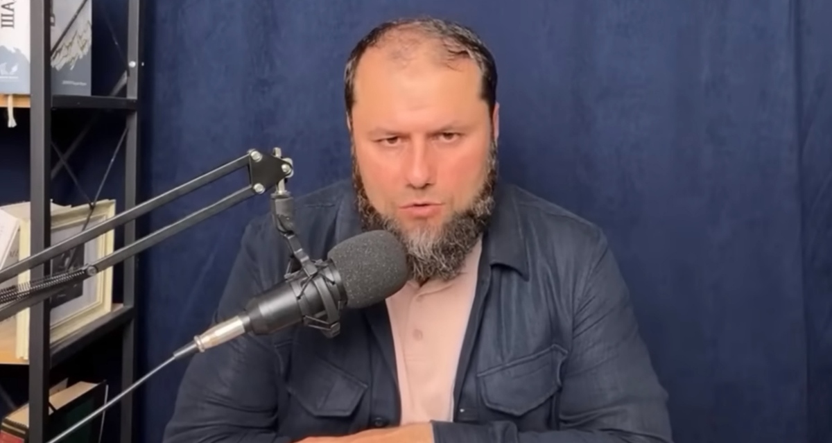 Абакар Абакаров. Кадр видео из YouTube-канала "Утро Дагестан" https://www.youtube.com/@Utro_Dagestan/videos Абакар Абакаров. Кадр видео из YouTube-канала "Утро Дагестан" https://www.youtube.com/@Utro_Dagestan/videos