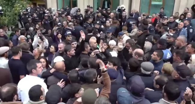 Задержание мэра Гюмри. 20 октября 2025 г. Скриншот видео armenpress / Telegram Задержание мэра Гюмри. 20 октября 2025 г. Скриншот видео armenpress / Telegram