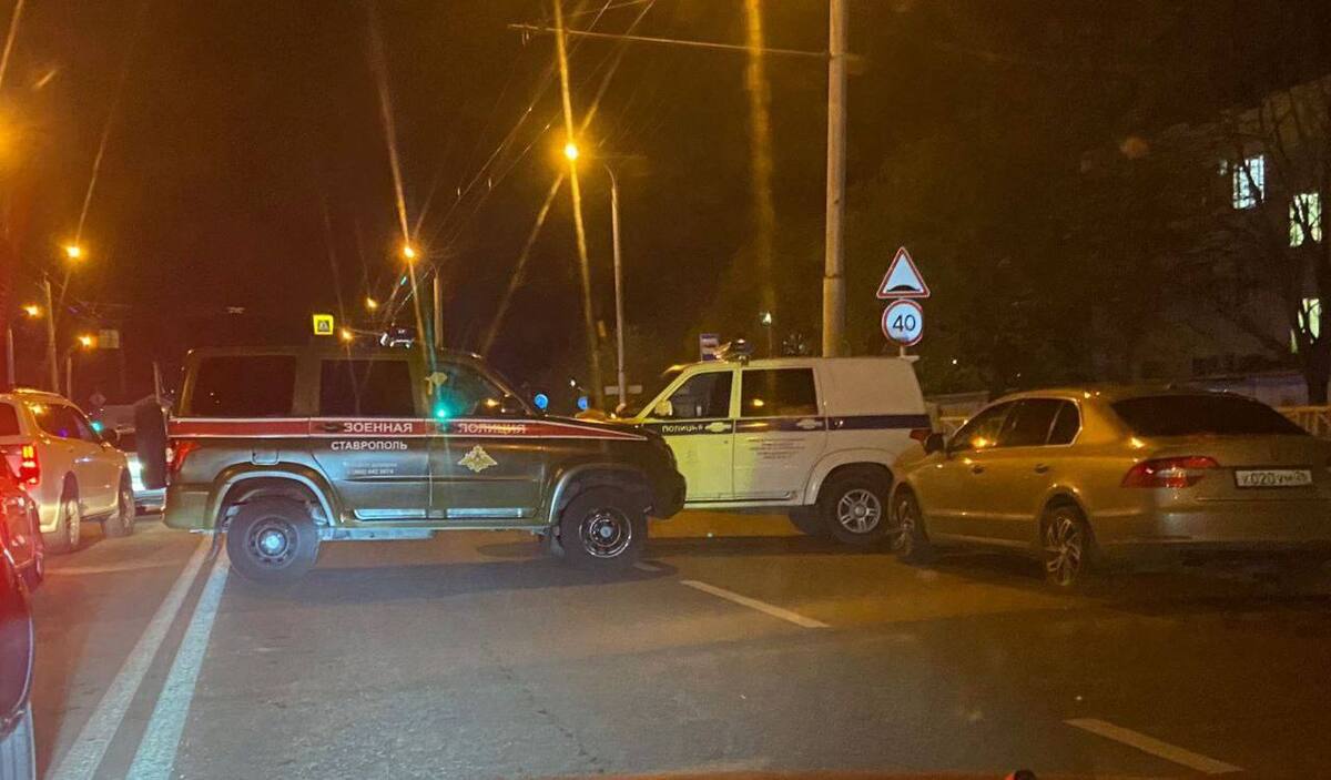 Автомобили силовиков на месте взрыва в Ставрополе. Фото: 112 / Telegram